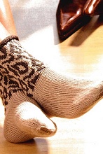 Вязаные носки с леопардовым узором