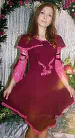 Вязаное бордовое платье
